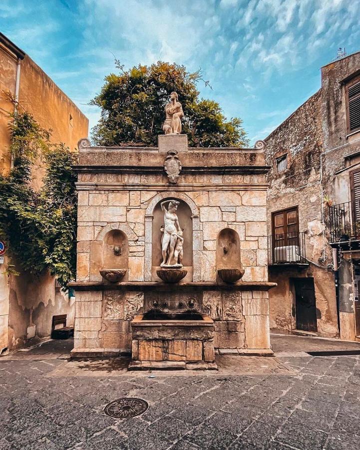 Porta San Paolo House Aparthotel Castelbuono  Buitenkant foto