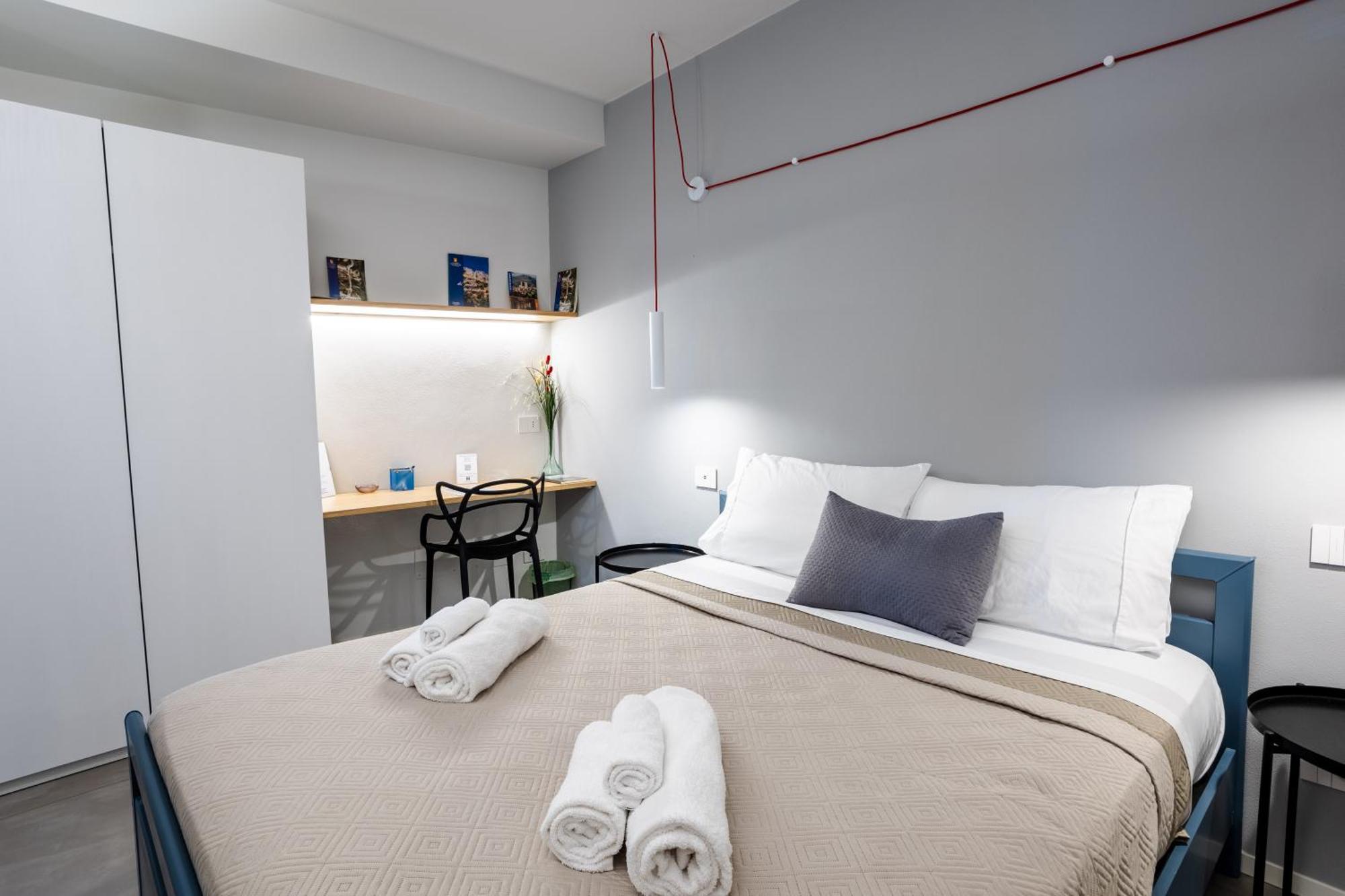 Porta San Paolo House Aparthotel Castelbuono  Buitenkant foto