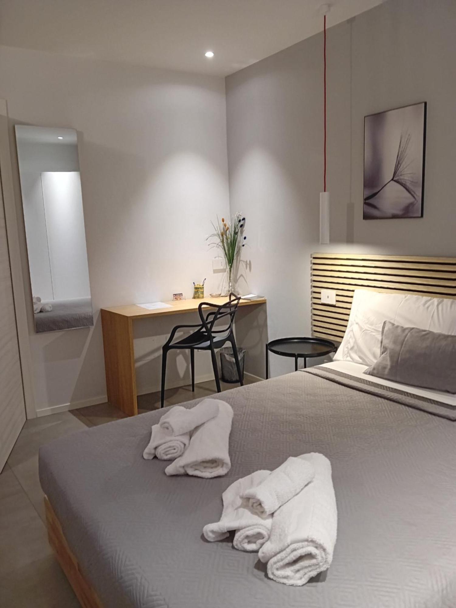 Porta San Paolo House Aparthotel Castelbuono  Buitenkant foto
